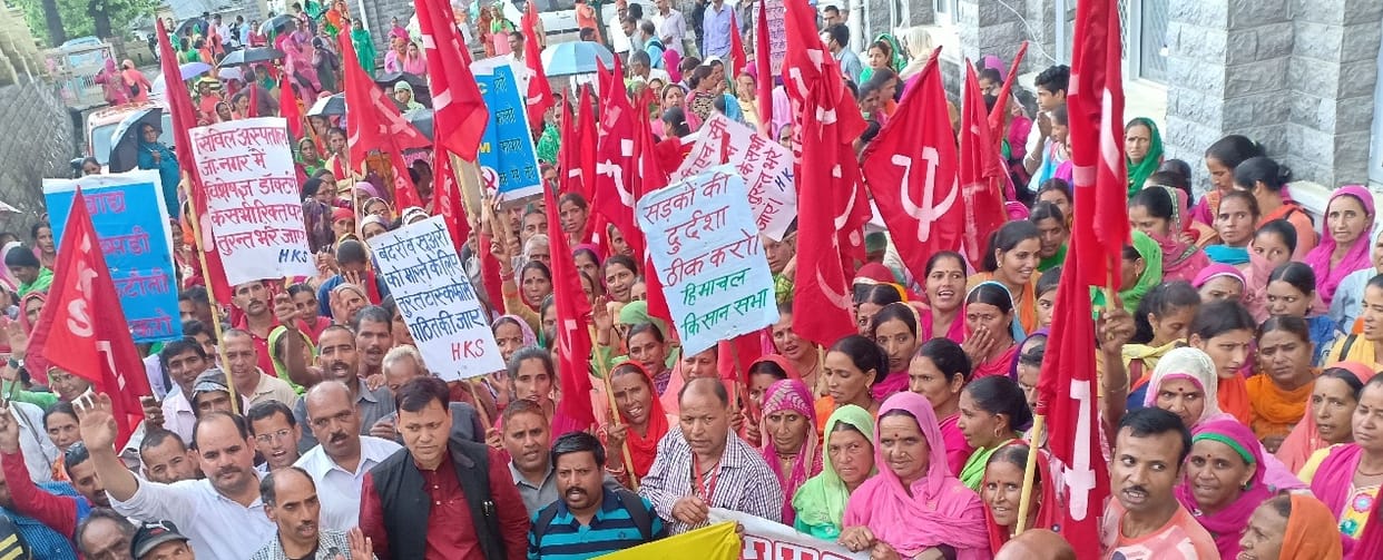 जोगिंद्रनगर में किसानों-बागवानों का हल्ला बोल