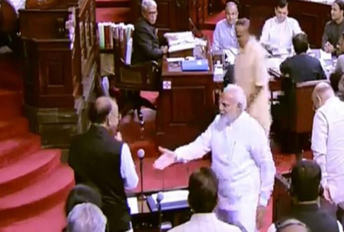 finance minister Arun jaitley refused pm modi shake hand in parliament