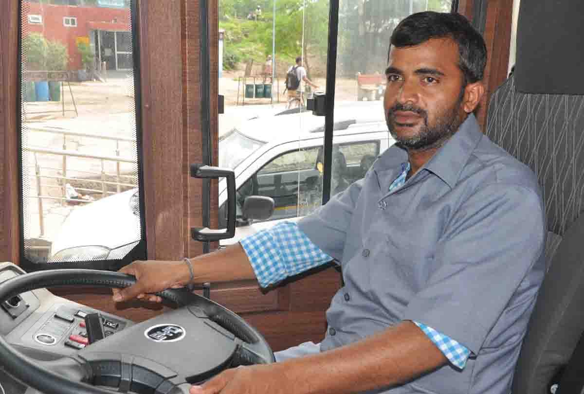 Electric non-AC bus from Lucknow to Kanpur