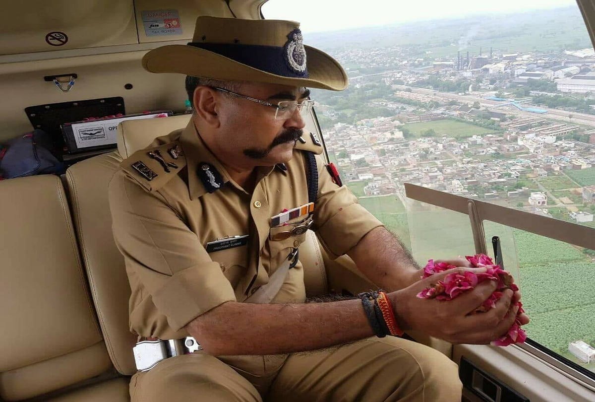 UP government spent 14 lakh rupees for the flowering on shiv bhakts, kavadiya by the choppers