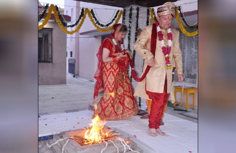 foreign couple Hindu ritual marriage in agra