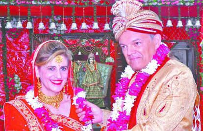 foreign couple Hindu ritual marriage in agra