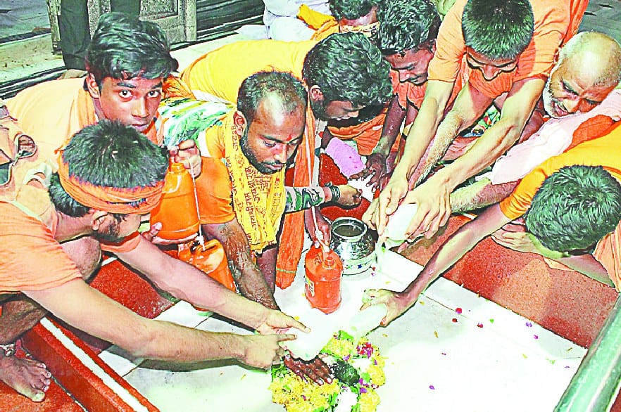 shivraatri aaj, madhya raatri se shuru hua jalaabhishek