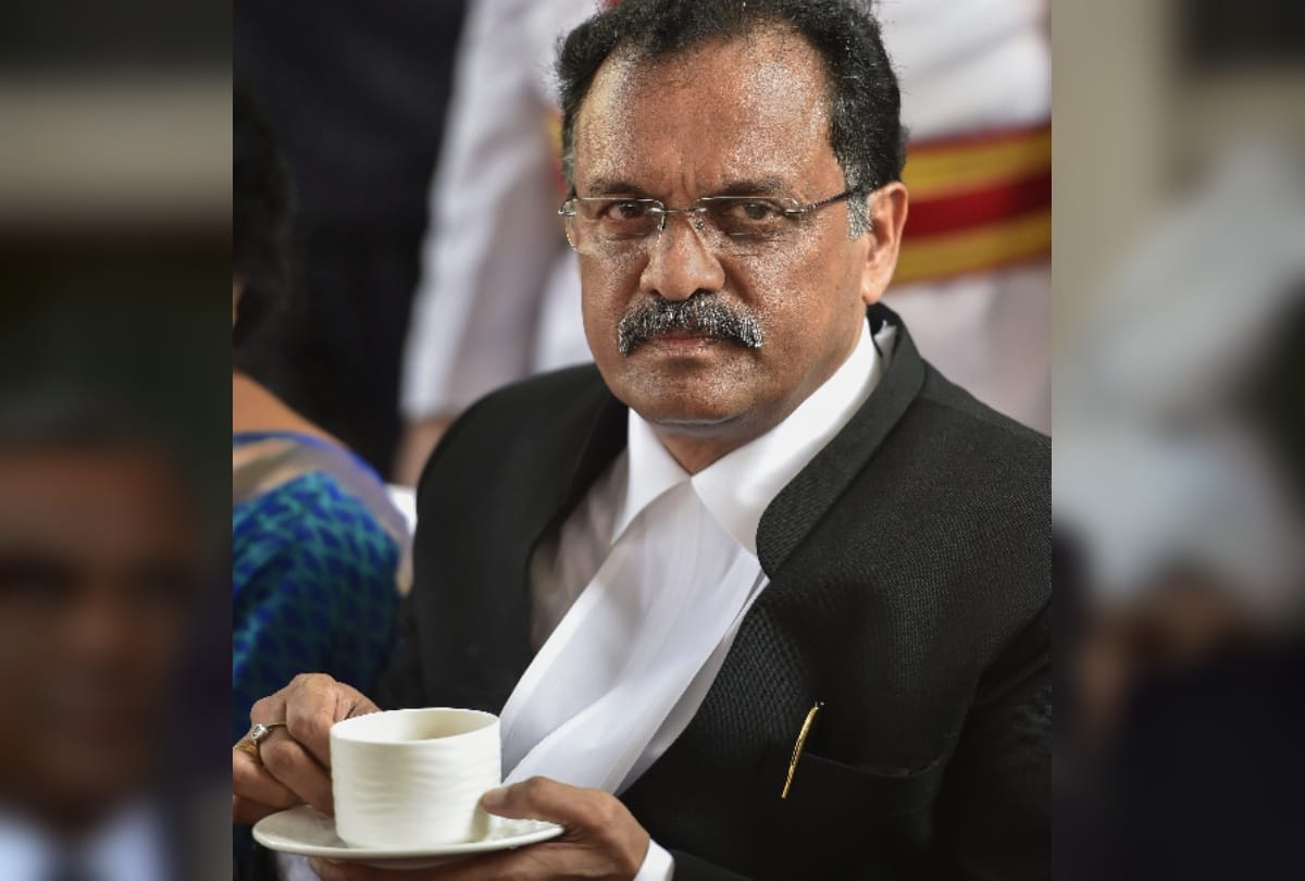 photos of delhi high court chief justice menon oath in ceremony when lg kejriwal shares light moment