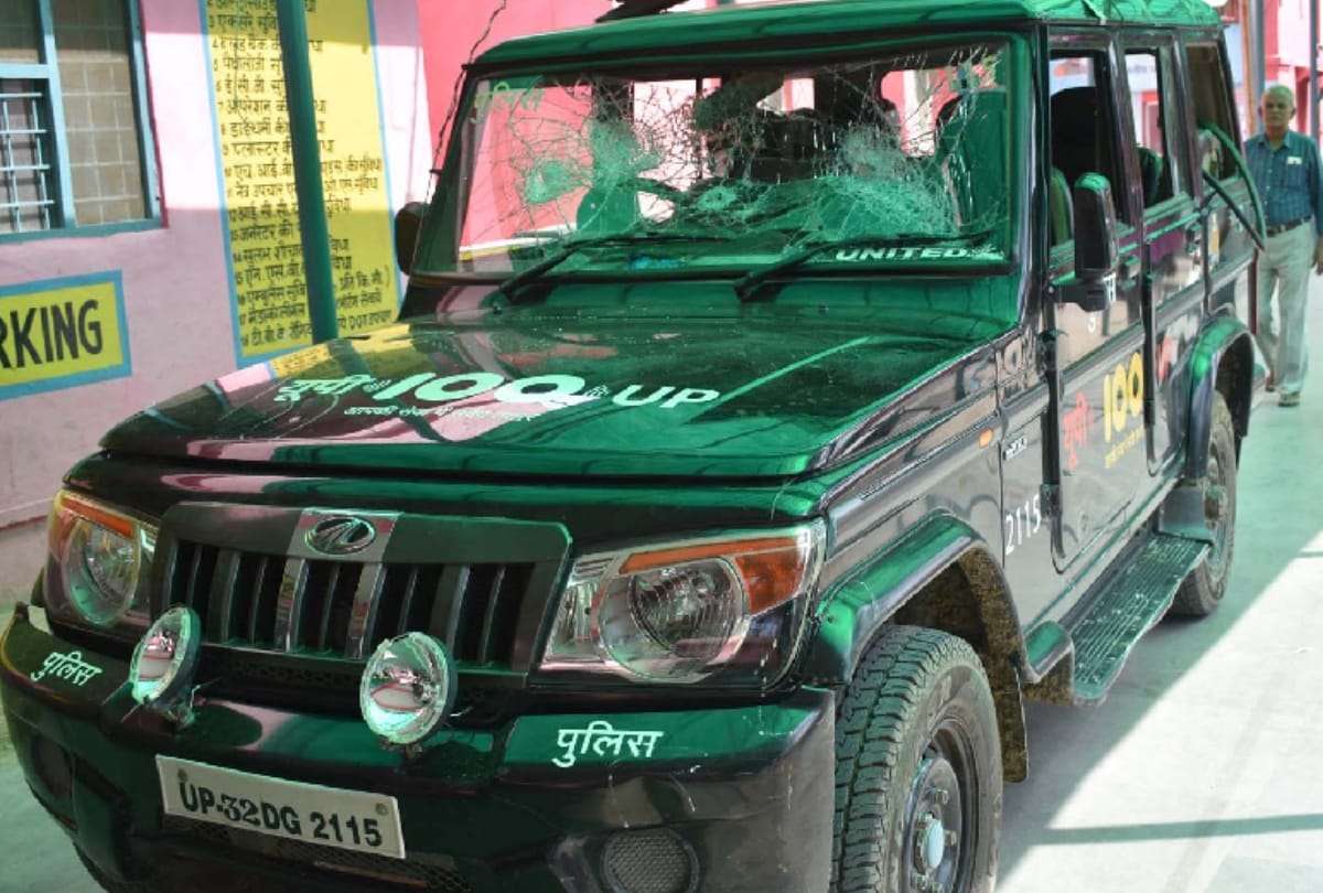 Kanwariyas vandalize police vehicle after altercation with locals in Bulandshahr, police files case