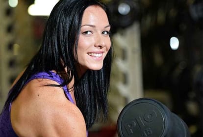 leigh holland keen becomes second woman to lift scotlands famous Dinnie Stones