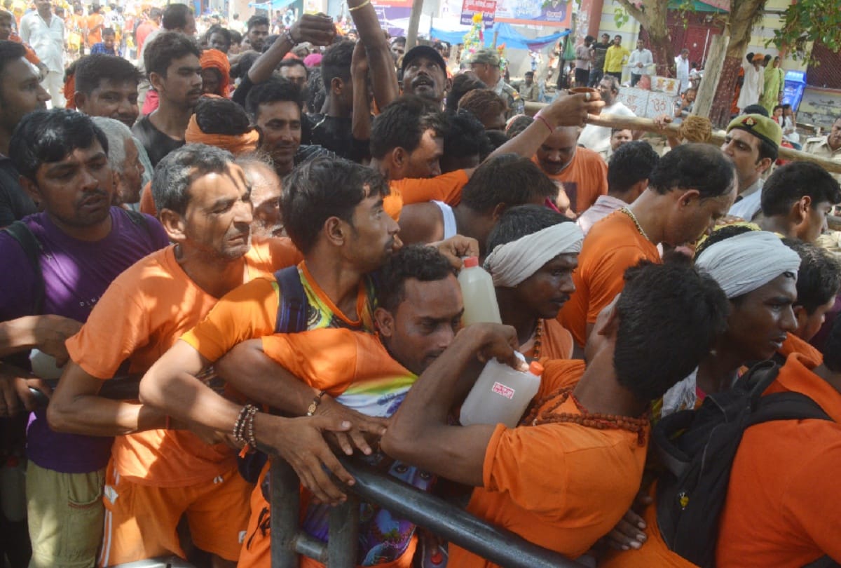 UP Kanvadias reached at Pura Mahadev Temple many got sick and two died from the heat strock 