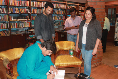 Writer Sajal Mehra new book hasratein available on book store and online platform
