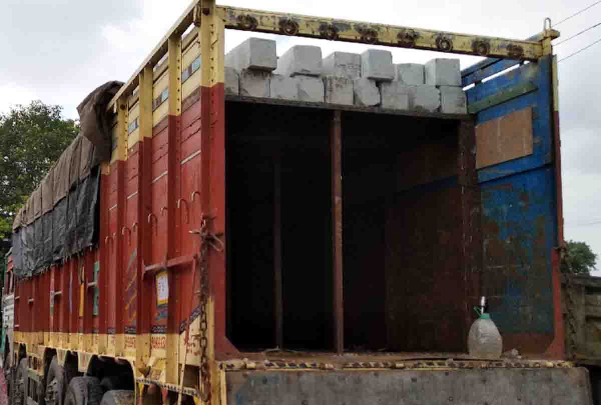 खास तरीके से तैयार की ट्रक की बाडी
