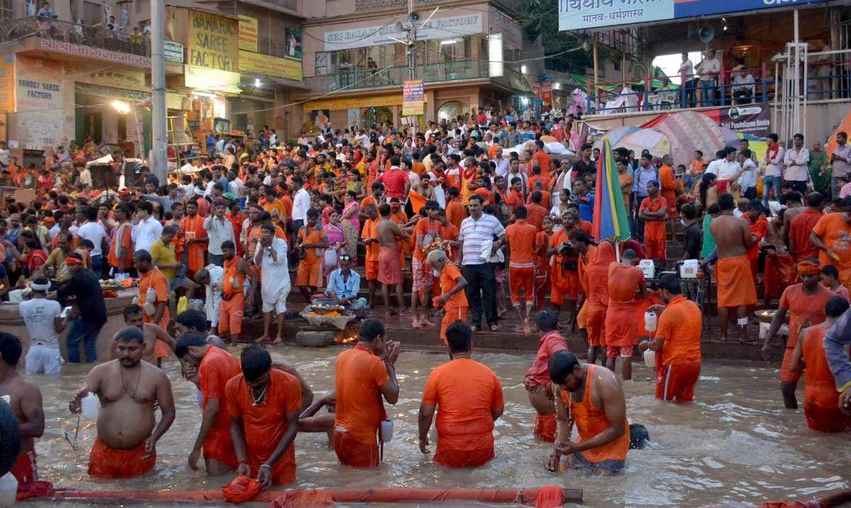 more than lkahs devotees came varanasi on the sawan shivratri