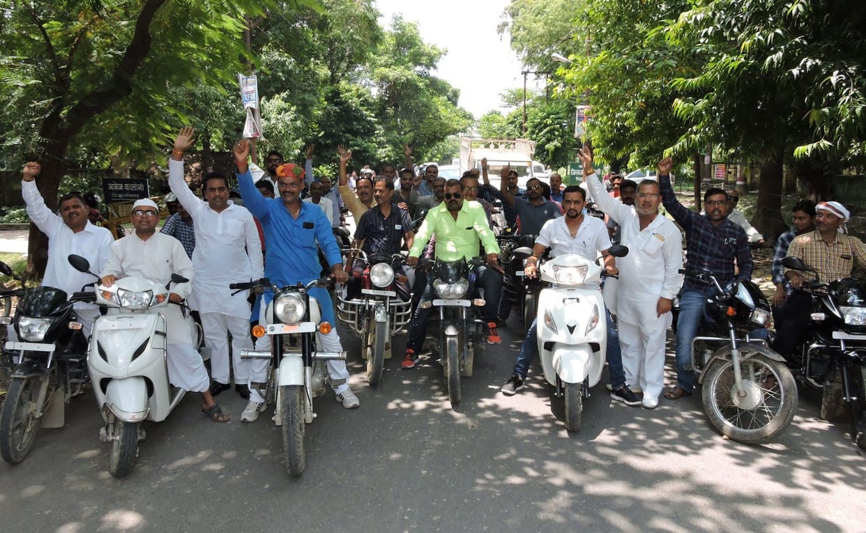 सर्व समाज ने निकाला जुलूस
