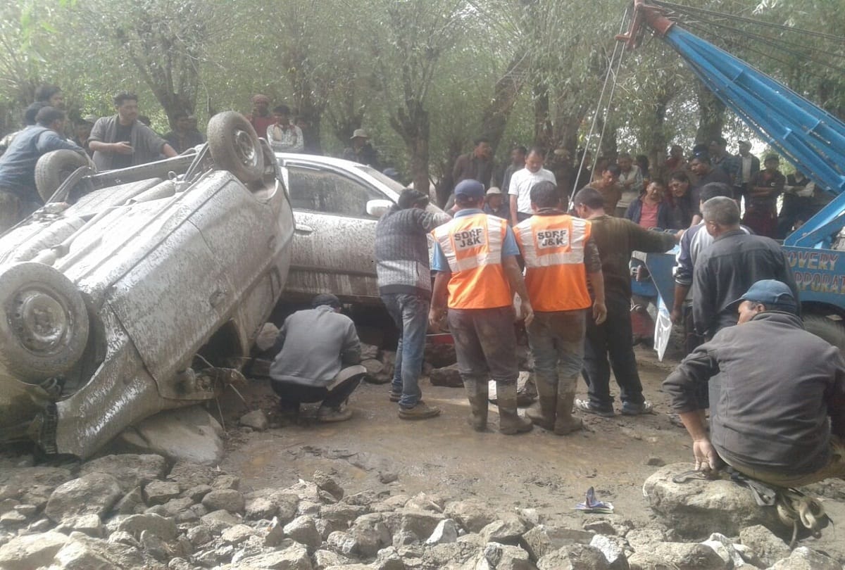 cloudburst in leh jammu kashmir huge property loss in two villages