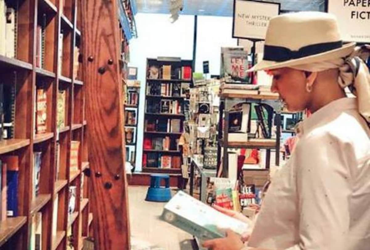 sonali bendre enjoying the day with reading book