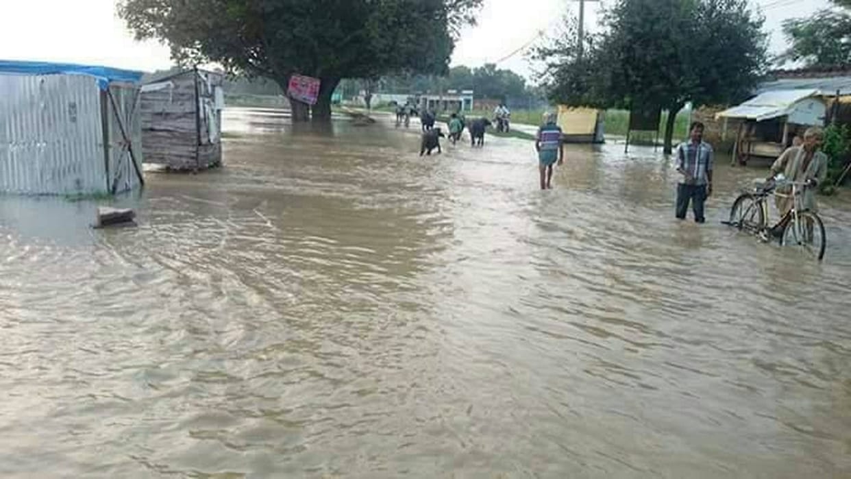 खतरे के निशान के करीब पहुंची राप्ती