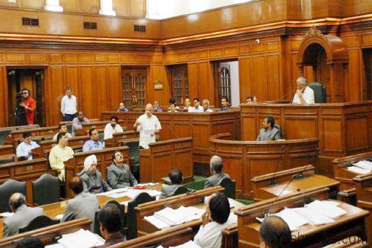 slogans in delhi assembly- awara kutton se bachao sarkar