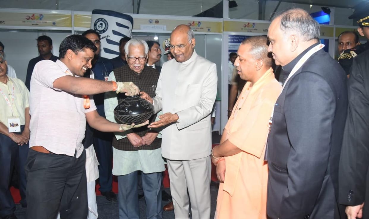 President of india impress with azamgarh black pottery art
