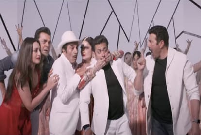 actress rekha and dharmendra will share screen after 45 years