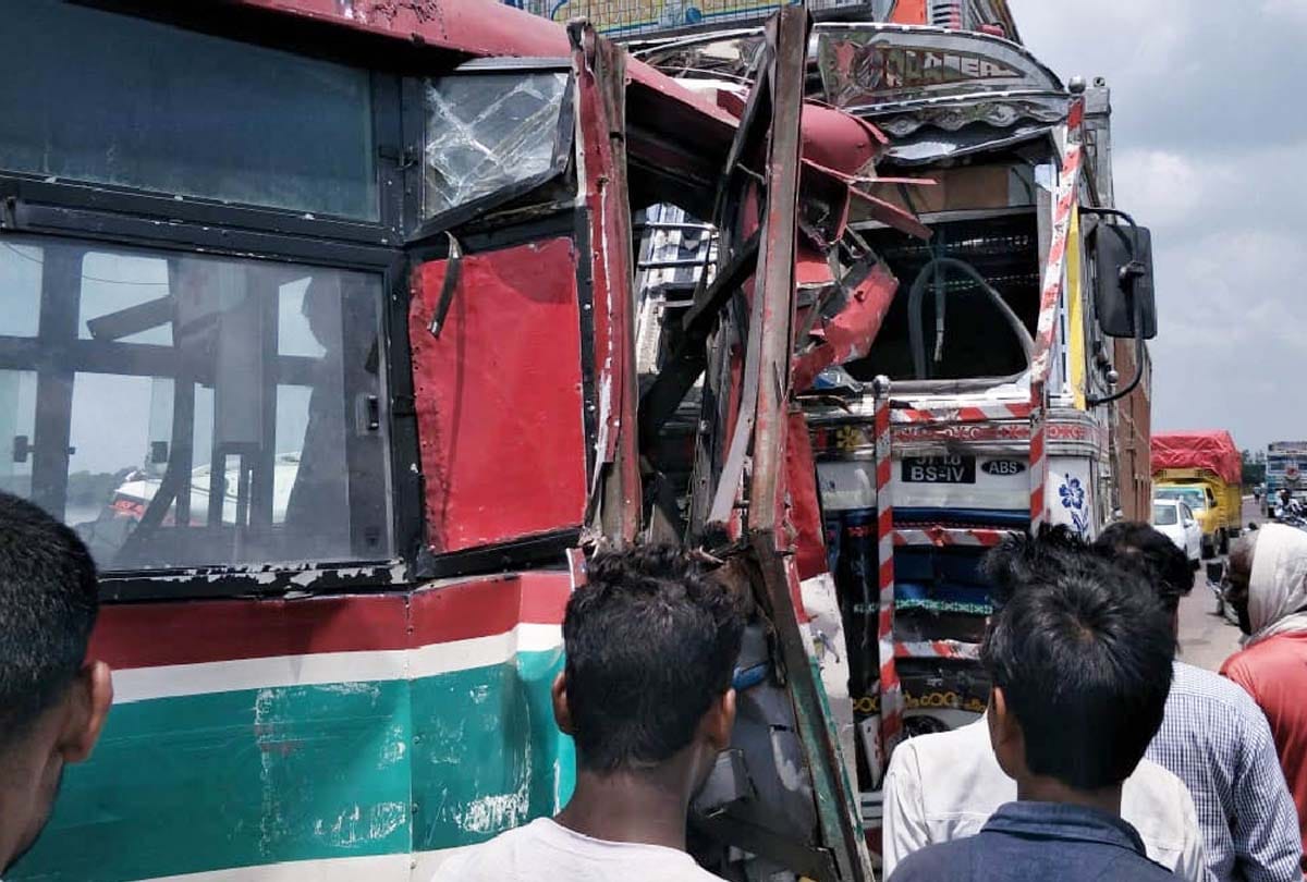 Roadways bus and truck collide 29 wounded in Painful incidents