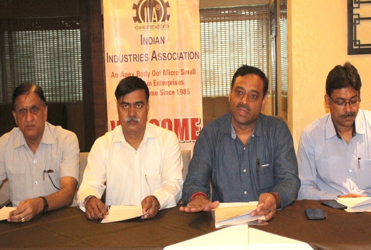 Greater noida closes production of 8 companies and notice to 19 companies
