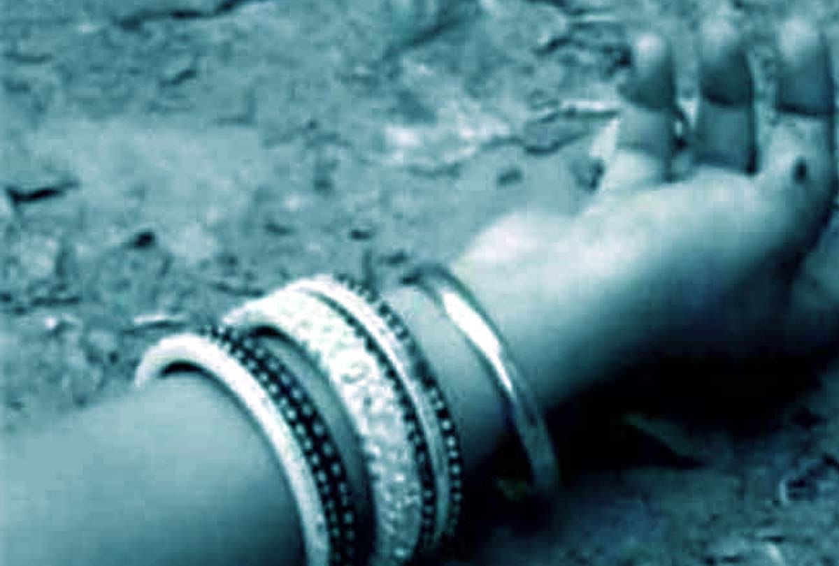 sister in law committed suicide in mahoba