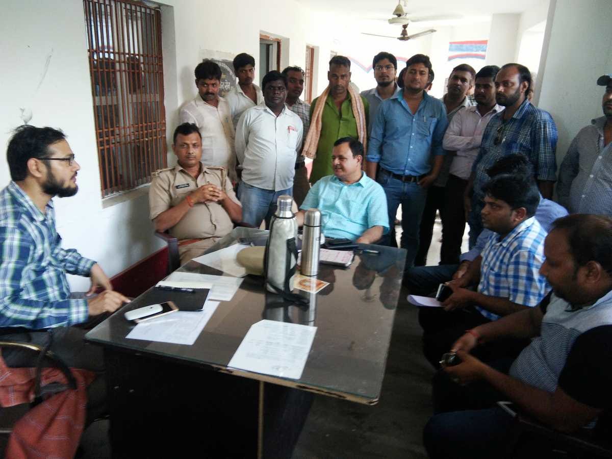 BJP workers beat electrictiy SDO at ghazipur