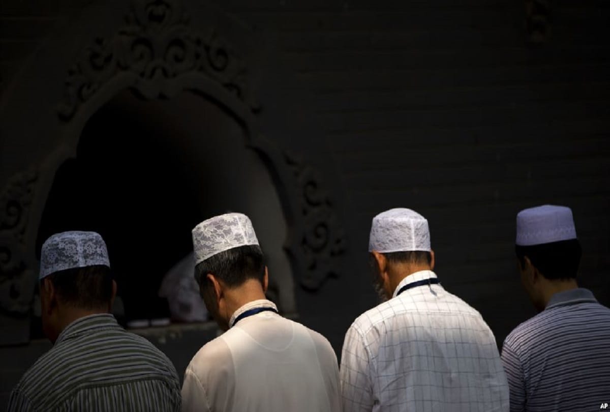 China: Muslims community stop demolition of Mosque