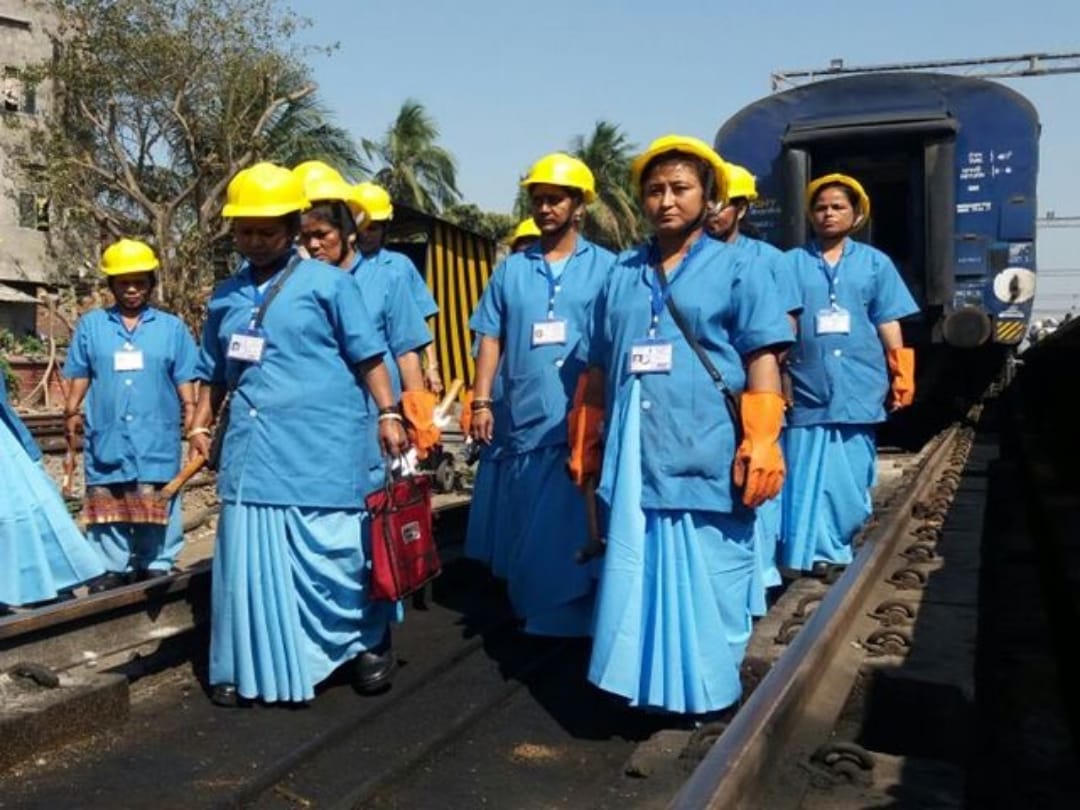 Northern railway women workers wrote letter to railway board and demand to change uniform