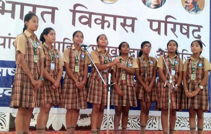 समूहगान प्रतियोगिता में छात्रा स्कूल का दबदबा