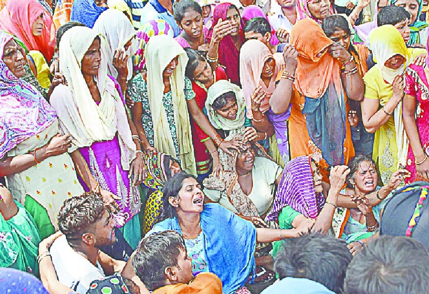 bheem army ke pahuchte hi police ne dikhaai teji