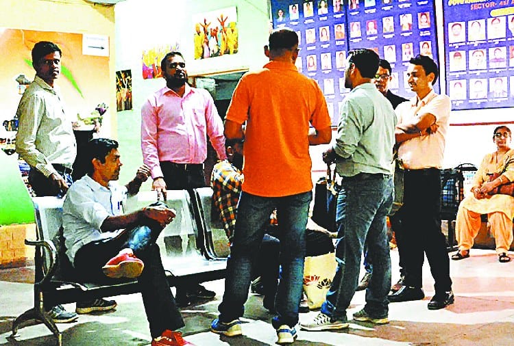Teacher Scolded Student in Class Room, Parents Beaten Teacher