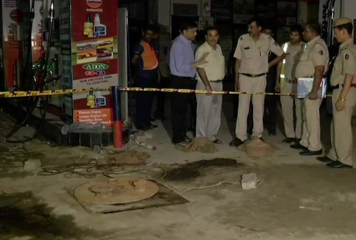 Two labourers died while cleaning a tank in Model Town area in Delhi