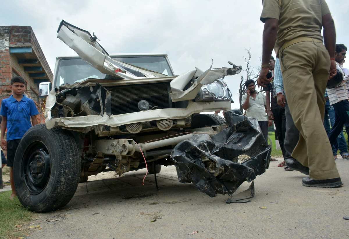 school vehicle may be get accident due to carelesness of railway gatmen