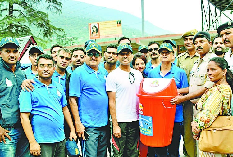 स्वच्छता का संदेश लेकर पहुंचे मनाली