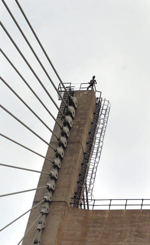 A brilliant young man jumped on the bridge pillar