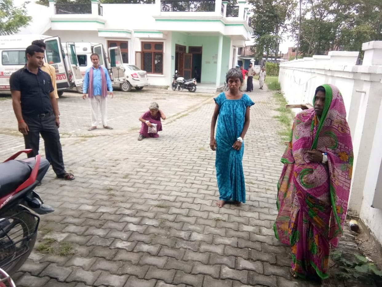 जिला अस्पताल से आठ लोग वृद्धाश्रम भेजे गए