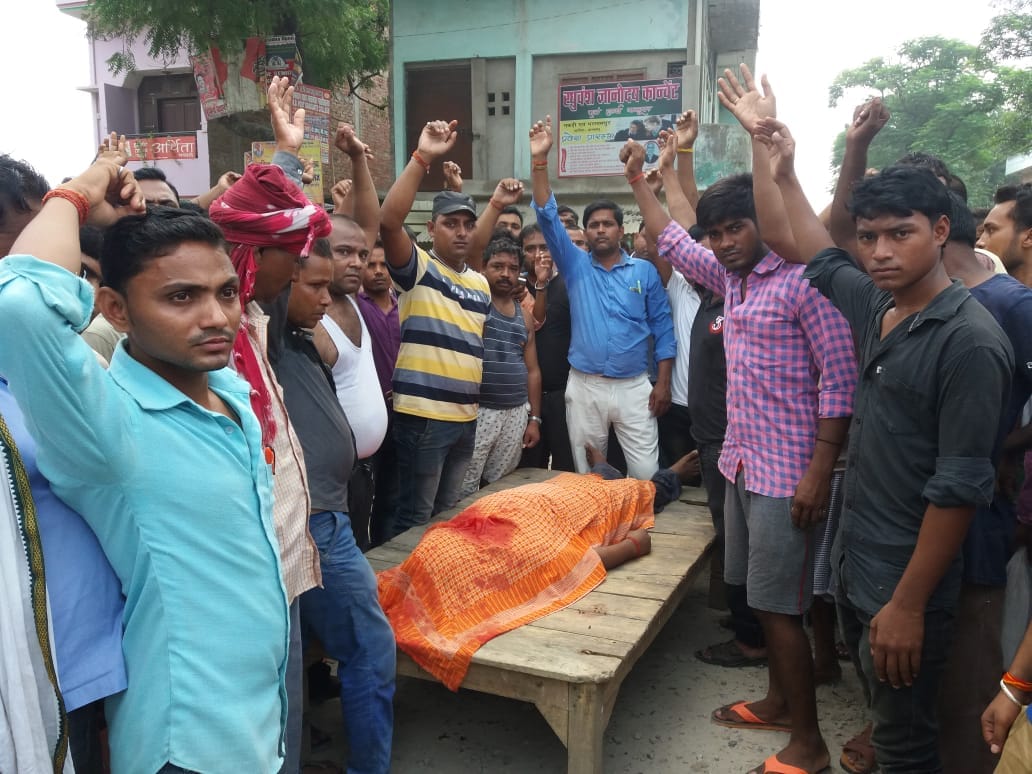 Buisnessman murder near police station in azamgarh