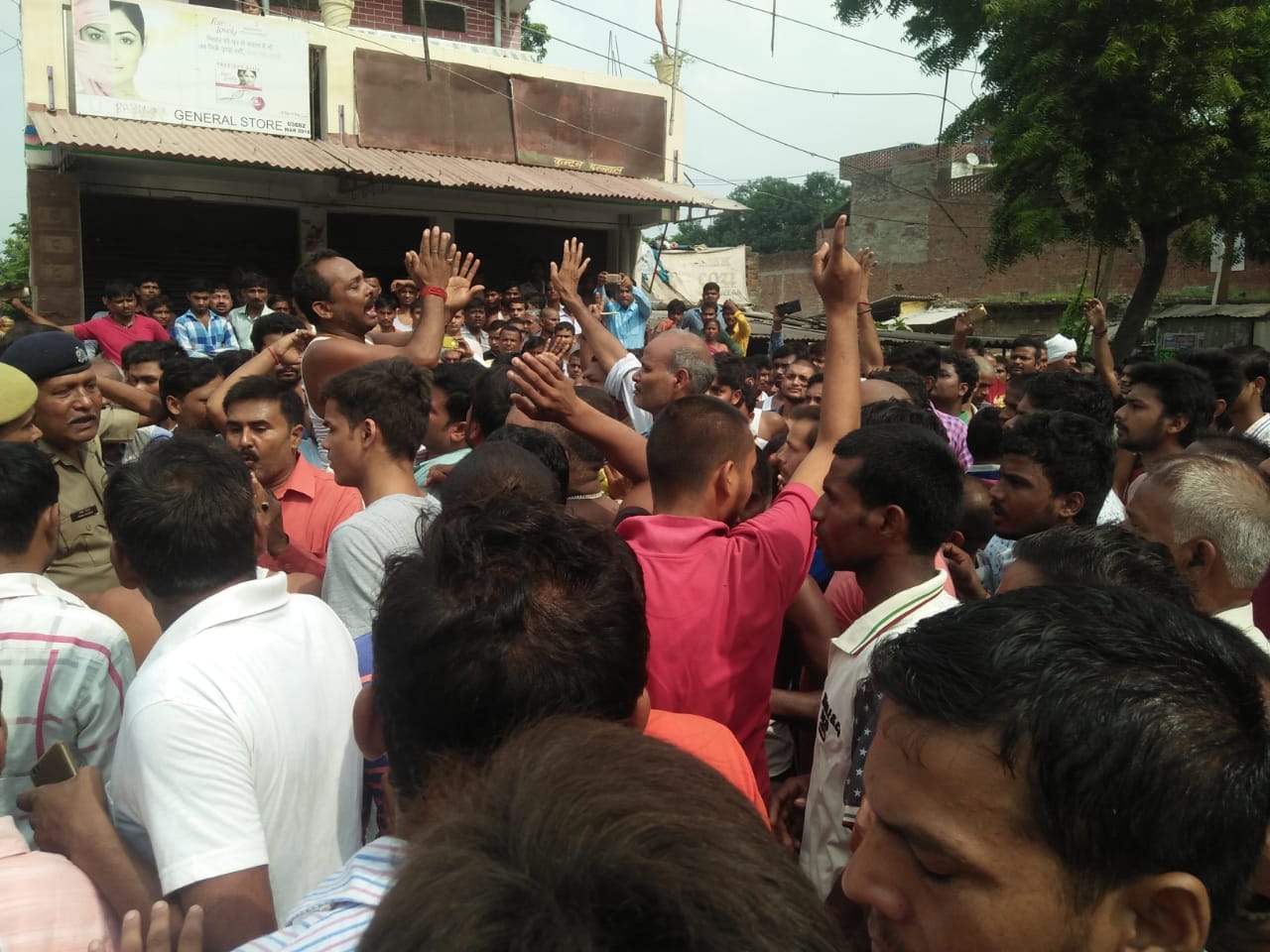 Buisnessman murder near police station in azamgarh