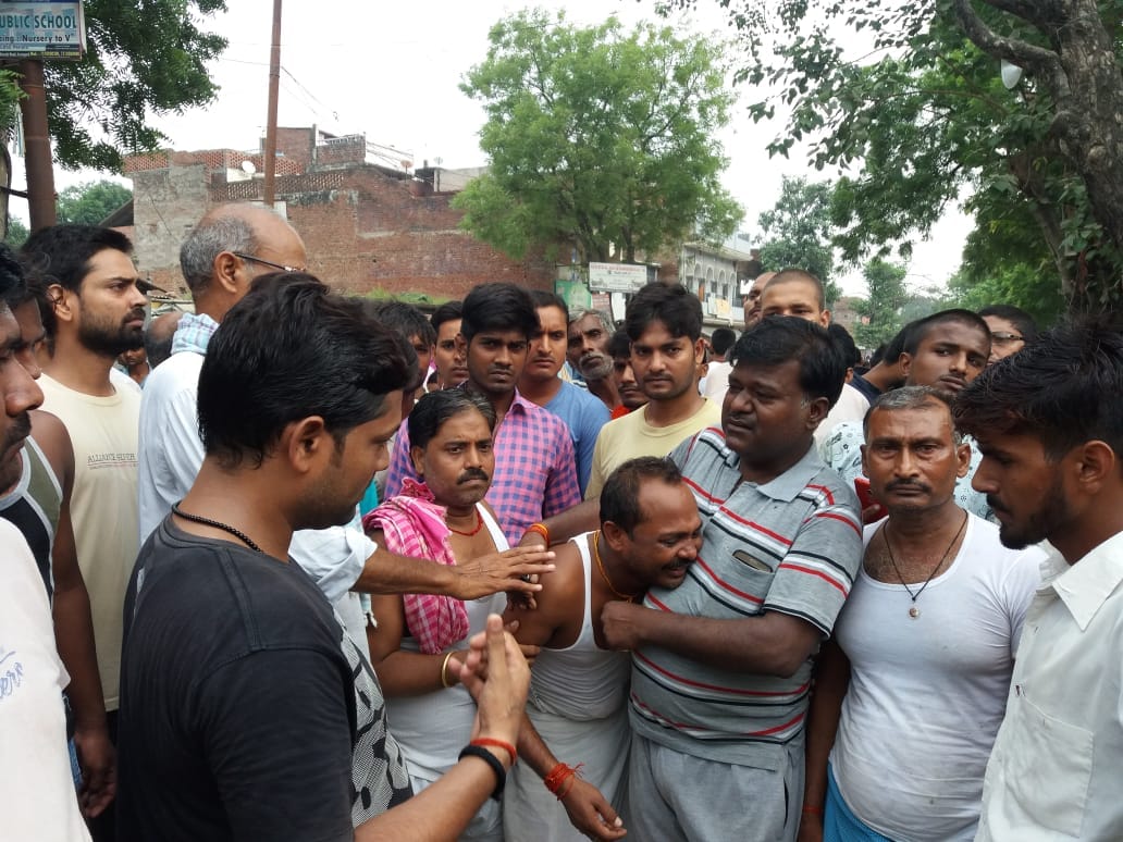 Buisnessman murder near police station in azamgarh