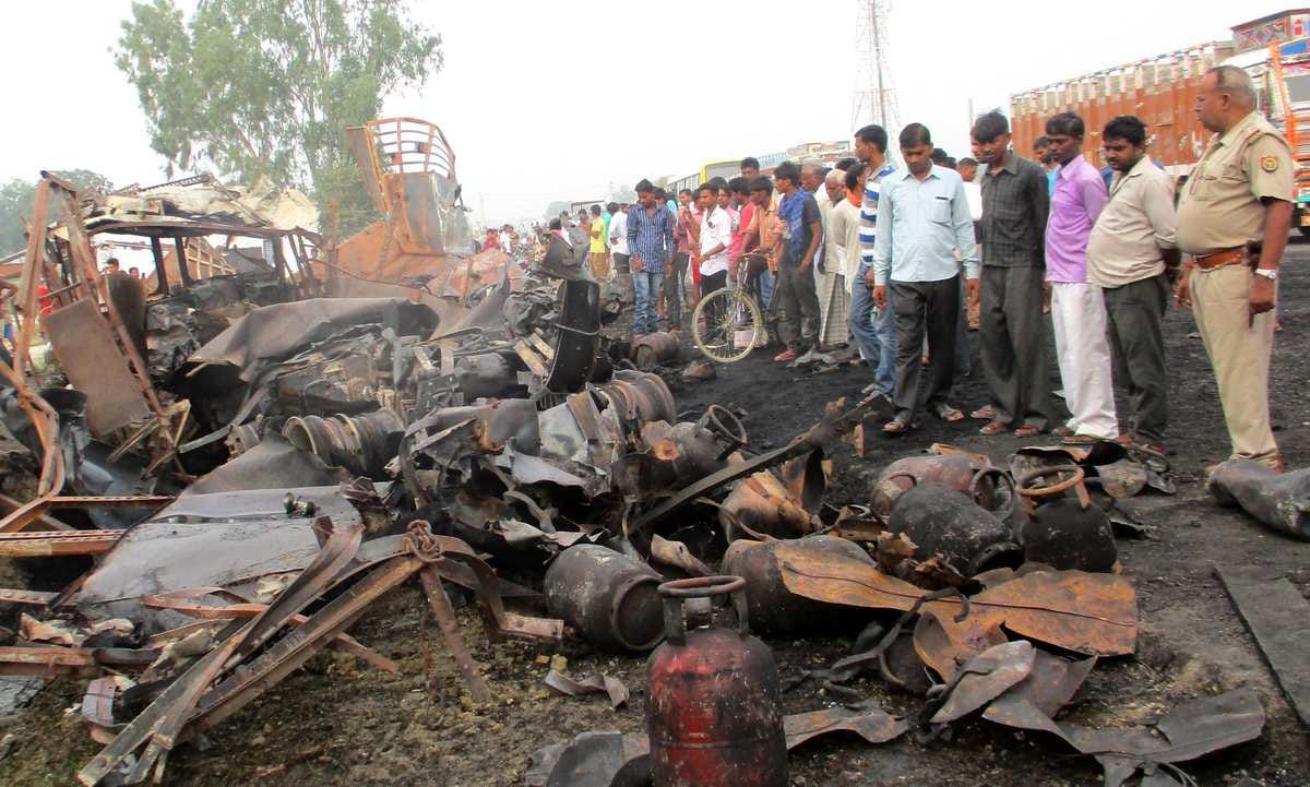 Gas cylinder truck accident in azamgarh
