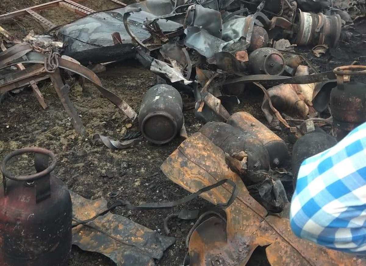 Gas cylinder truck accident in azamgarh