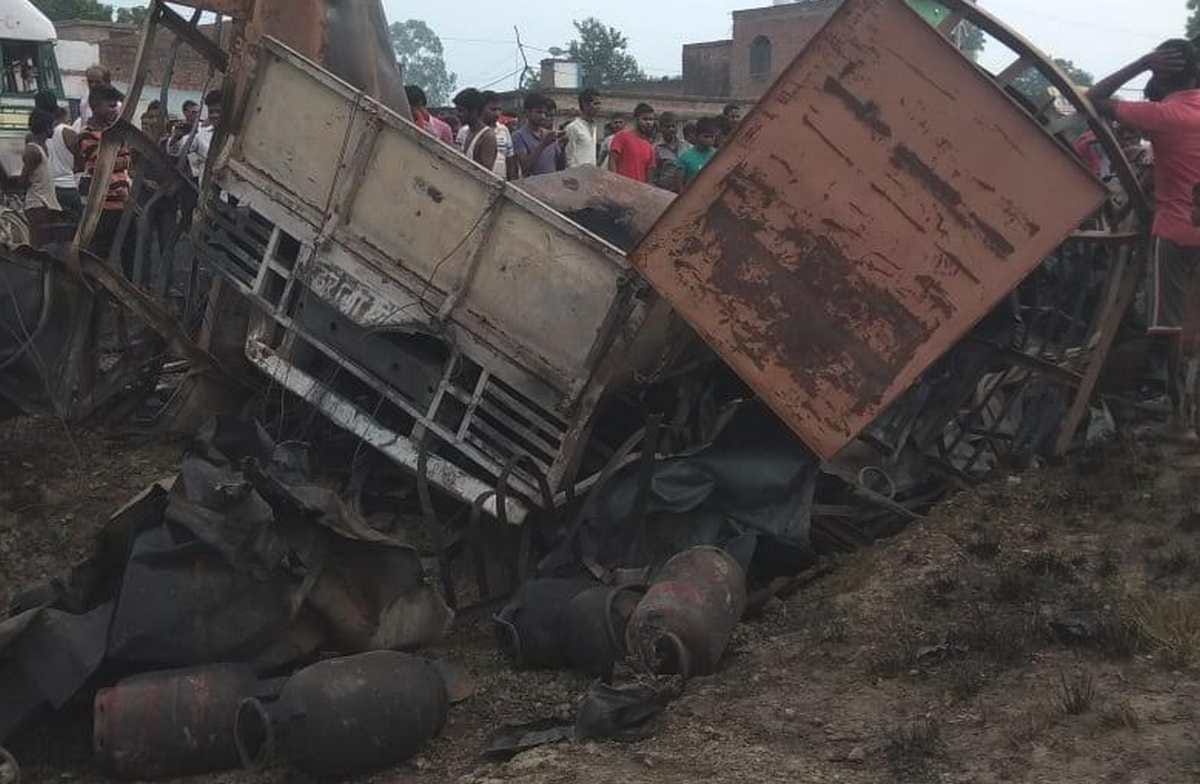 Gas cylinder truck accident in azamgarh