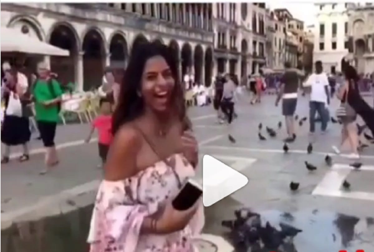suhana khan enjoying holiday in europe with friend
