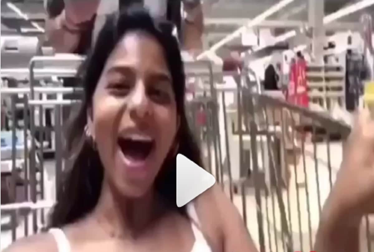 suhana khan enjoying holiday in europe with friend
