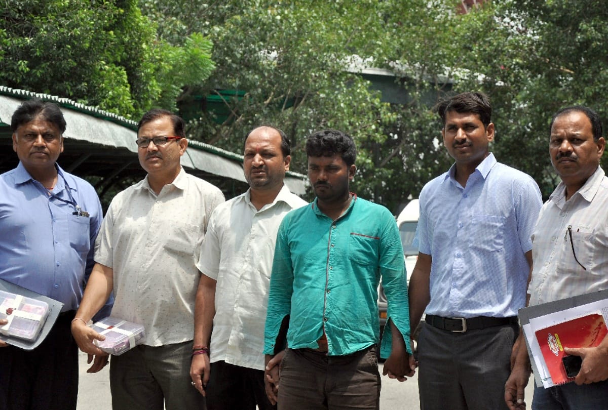 Police arrested an accused with Rs 7.5 lakh fake note in delhi