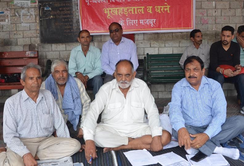 दडूही में भूमि सौदे को लेकर अब अनिश्चितकालीन हड़ताल शुरू