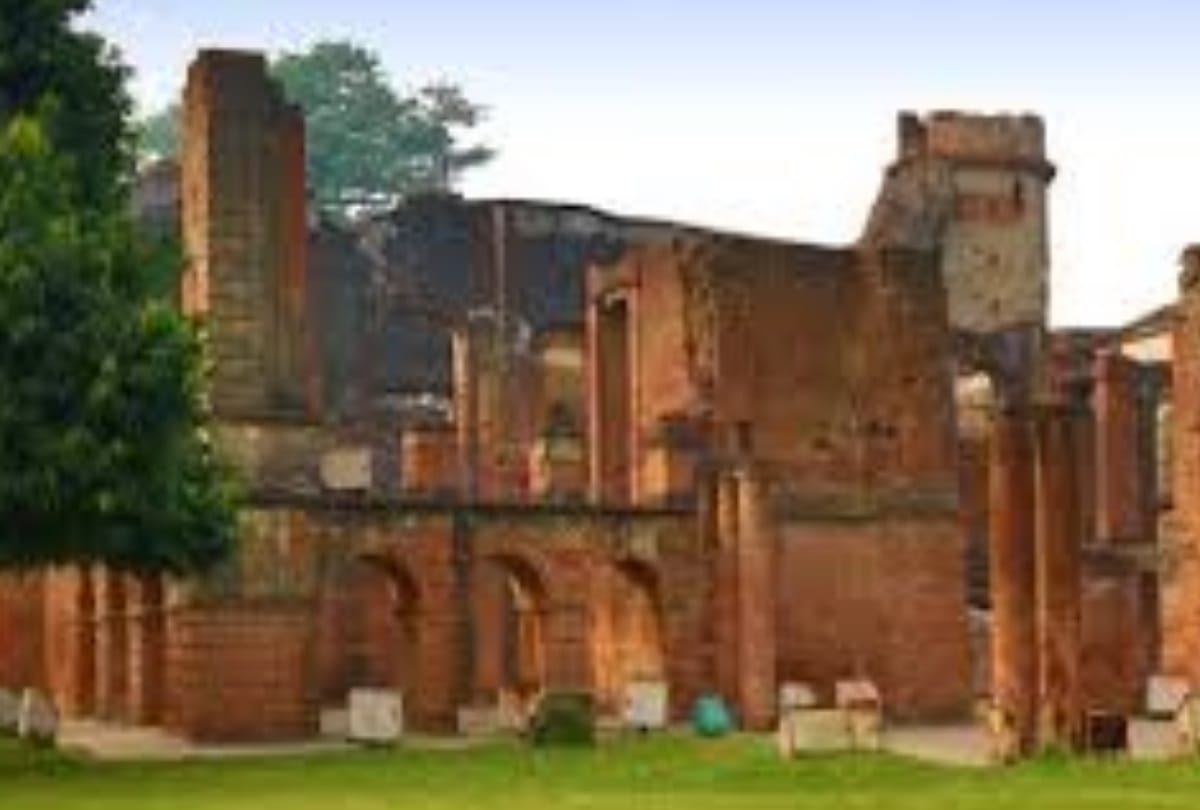 story of historical buildings of lucknow