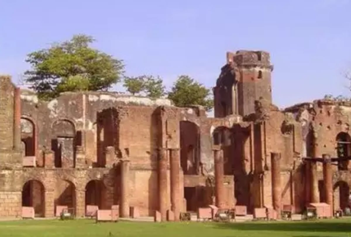 story of historical buildings of lucknow