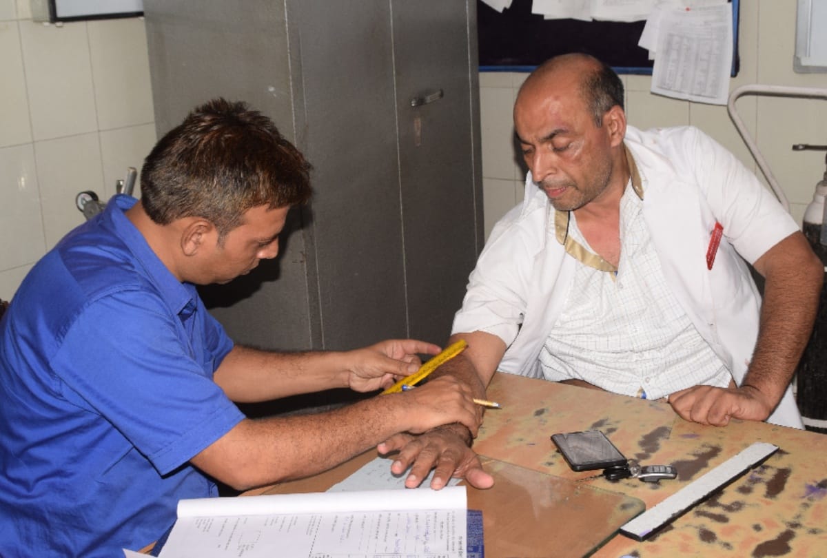 Ajit Choudhary and employee leader Vipin Tyagi transfer in medical collage merut