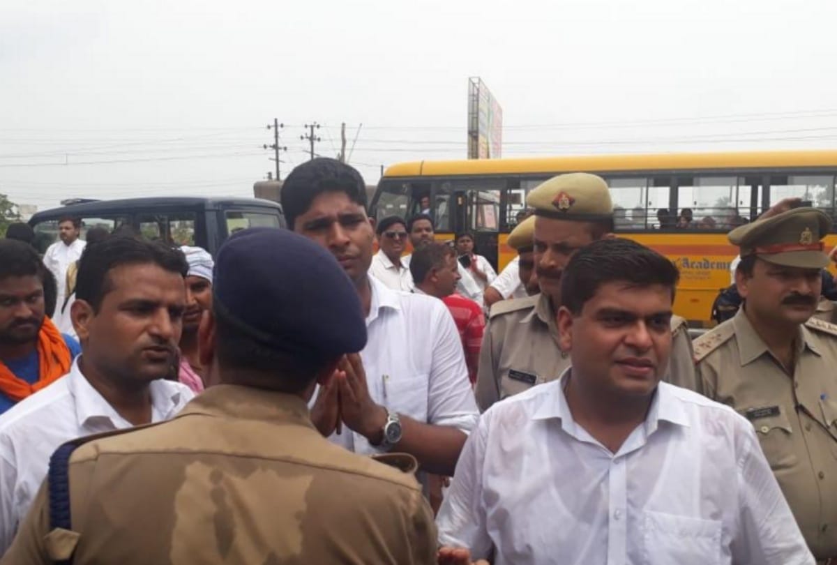 For high court bench in west up lawyers to furor at the meeting place of BJP