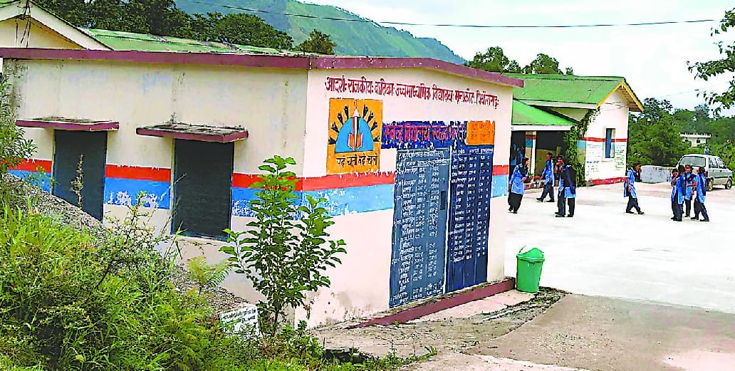 Six posts of teachers in Model Girl Inter College are vacant